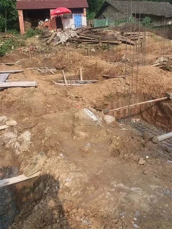 建房自訴：大叔15萬建好一層自建房，簡(jiǎn)單舒適還省錢！