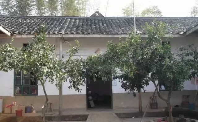 建房自述：一層帶閣樓自建房10萬搞定，養老真是很適合！