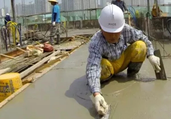 農村建房澆筑完水泥還要灑幾天水？