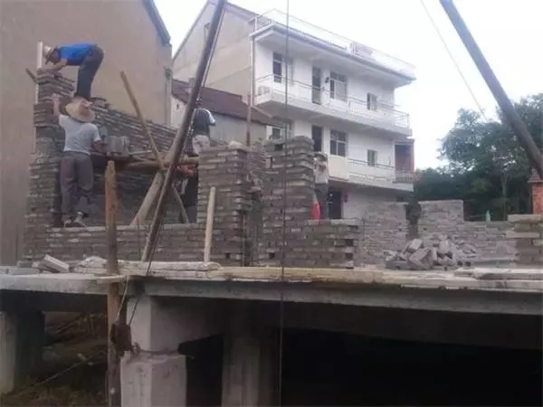 建房自訴：大叔15萬建好一層自建房，簡(jiǎn)單舒適還省錢！